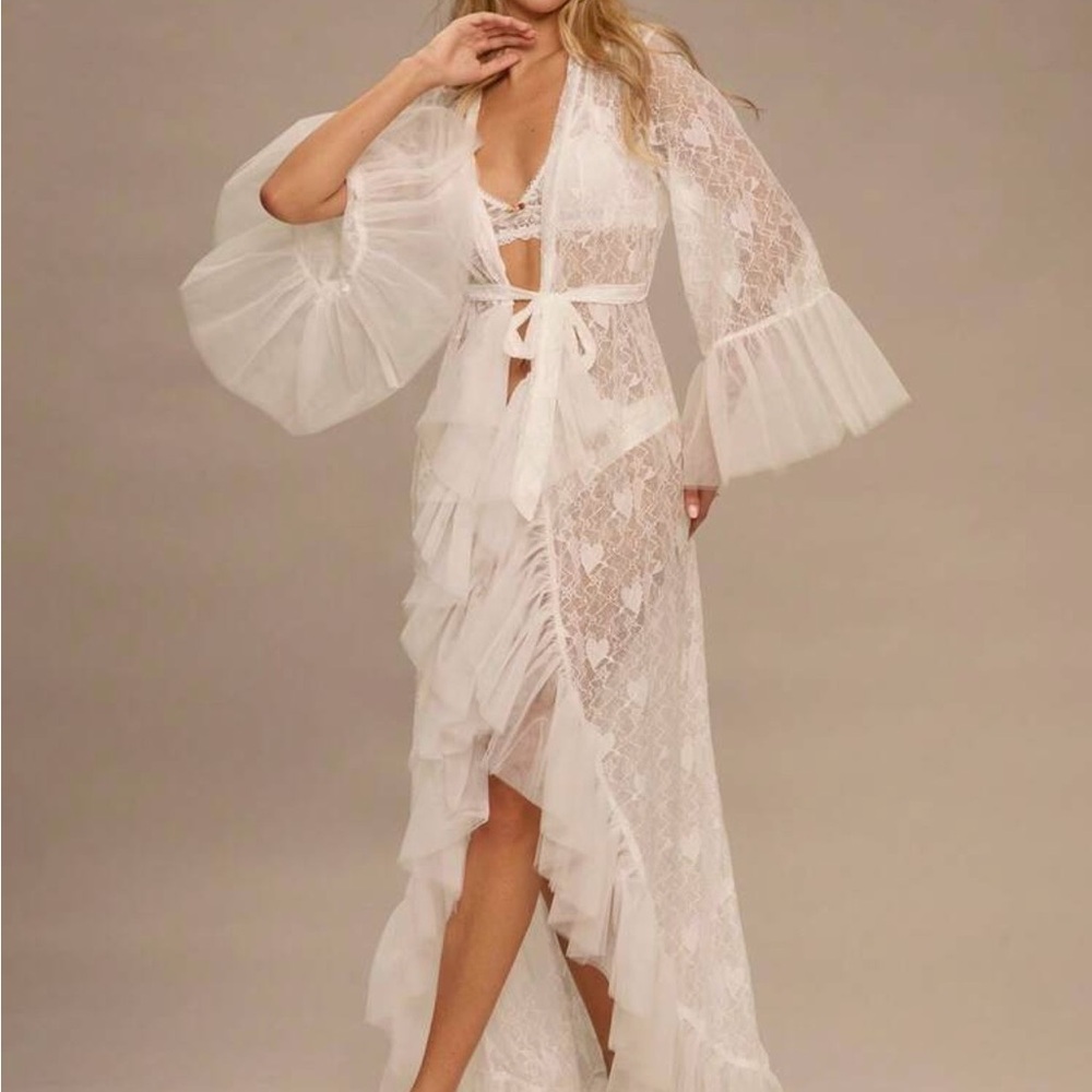 SHEIN White Lace Ruffle Robe - Picture 2 of 3